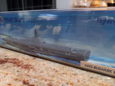 Minic 1/1200 HMS Bulwark Aircrat Carrier Diecast Ship Foto 1 de 4