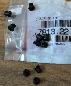 Citroen Saxo ZX Grille fixing clip (11 of) 781322 New genuine - Picture 1 of 3