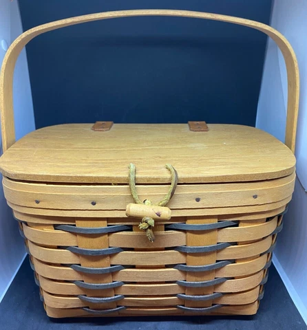 Longaberger 1996 small Pic Nic basket  with green weaving wooden bottom stamped Cover