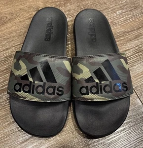 Adidas grün Camouflage Schlappen Slipper Camouflage Sport Komfort Jungen Sandalen Größe 4 - Bild 1 von 15
