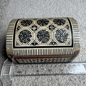 Mother of Pearl trinket jewelry box vintage, lacquered wood, Rare to find - Picture 1 of 12