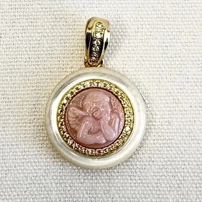 Colgante camafeo ángel nácar circonita cúbica chapado en oro rosa o gris Foto 1 de 4