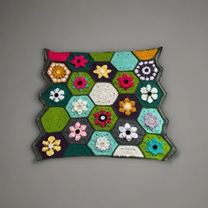 Vintage Crochet Granny 3D Flowers Hexagon Square Afghan Throw Estate Find - Picture 1 of 9