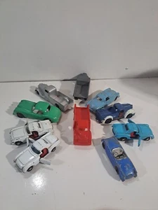 Lotto Veicoli Giocattolo Vintage (TootsieToy Ideal Corvette Mercedes Jaguar Trucks) - Foto 1 di 15