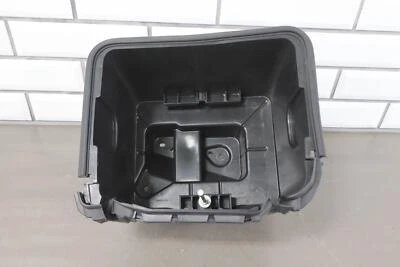 Оригинальный ящик для аккумулятора 2017 Ford Mustang с креплением - Изображение 1 из 4