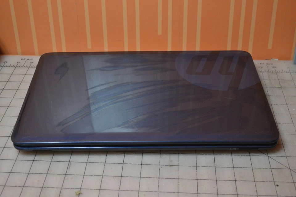 Portátil HP 2000-2B09WM AMD Vision para piezas o reparación. Falta batería, cargador Foto 1 de 4