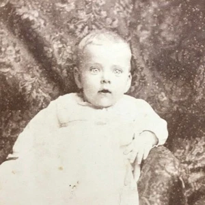 Antique Photo ~ Cabinet Card ~ BRIGHT EYED BABY ~ Beaver Falls, Pa. Chalfant - Picture 1 of 3