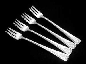 Set of 4 Sincerity Magic Lily Silver Plated Cocktail Seafood Forks c1955 - Picture 1 of 3