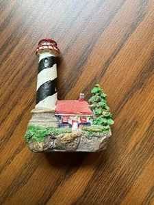 Statuetta faro di Natale dipinta a mano decorazione nautica alta 3 - Foto 1 di 4