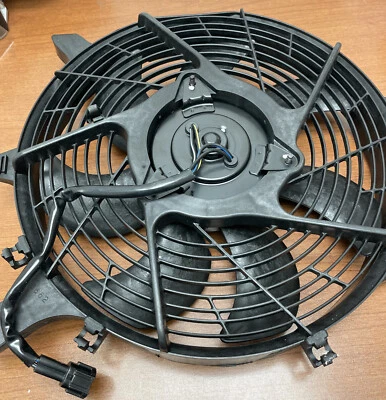 Conjunto de ventilador condensador aire acondicionado TYC 610630 para Nissan Frontier Xterra 2001-2004 Foto 1 de 4