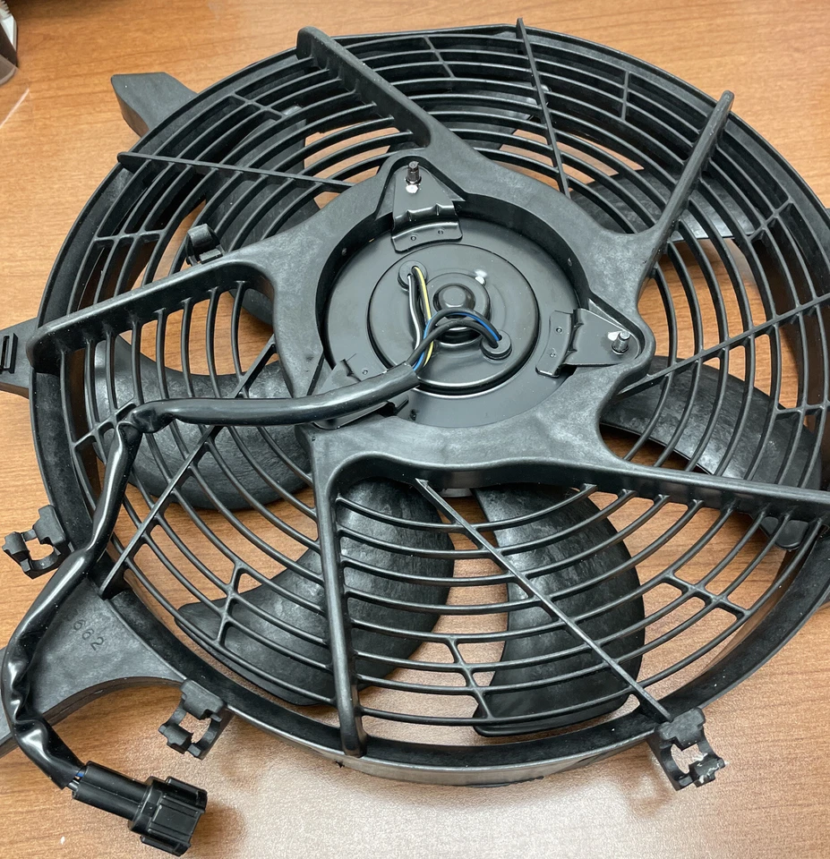 Conjunto de ventilador condensador aire acondicionado TYC 610630 para Nissan Frontier Xterra 2001-2004 Foto 1 de 4