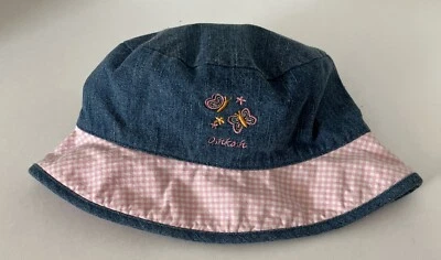 De colección Oshkosh Niñas Pequeñas Denim Con Rosa Cubo Sol Sombrero Bordado Flores Foto 1 de 4