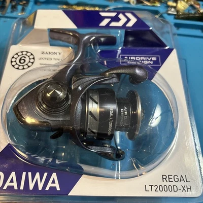Carrete giratorio Daiwa Regal LT LT 2000D-XH Foto 1 de 4