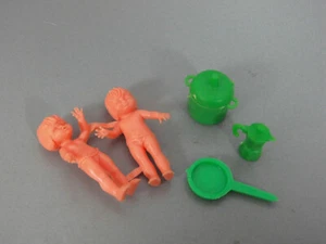 BABYS: Babys mit Haushaltsgegenständen - Topf, Pfanne, Espressokanne (grün) - Picture 1 of 1