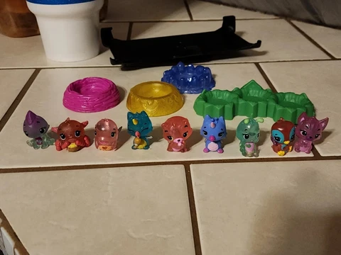 Spin Master Hatchimals Lot Of 9 Figures Various Years & Animal Types W/ 4 Nest Cover