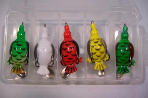 5pz MINI ESCA DA PESCA IN GOMMA ANATRE TOPWATER ESCA DA NUOTO MORBIDA SENZA ERBACCE CON TACKLE BOX - Foto 1 di 3