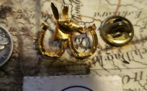 1960s Gulf gasoline premium Democratic Donkey double horseshoe gold lapel pin - Bild 1 von 4