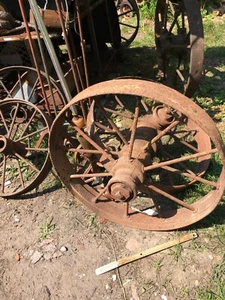 Vintage 25” Steel Farm Tractor Wheel Rim Wagon Cast Iron Hub Round Spokes - Picture 1 of 3