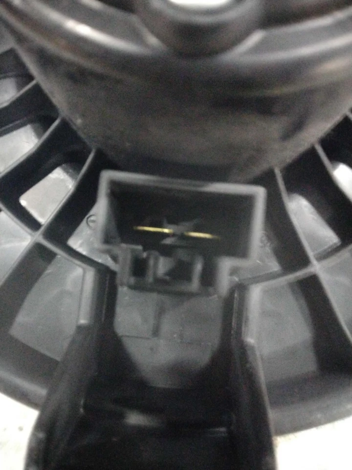 Motor soplador de climatización delantero usado se adapta a: Honda Pilot 2013 delantero grado A Foto 1 de 4