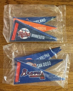 2 SEALED PACKS OF MLB MINITURE 1992 TEAM PENNANTS 4.50" x 1.75" 10+ PER PACK - Picture 1 of 8