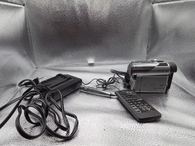 Panasonic Palmcorder Mini DV Progressive PhotoShot Camcorder PV-DC252D Tape/SD - Image 1 of 4
