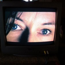 Sanyo Ds13204 Crt 13” Color Tv W/ Remote, Manual, Antenna & Front Inputs