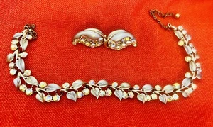 VTGSparkling Rhinestone Necklace & Earring Set ©️BSK- New York Midcentury Chic - Picture 1 of 13