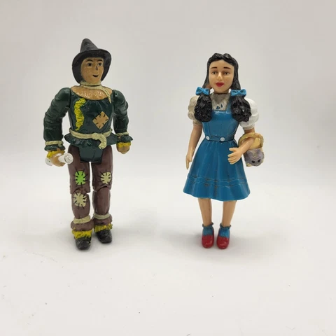 Vintage 1988 Wizard of Oz Action Figure Dorothy with Toto in Basket & Scarecrow Cover