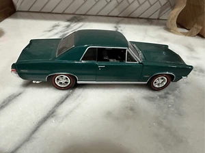 Welly 1965 Pontiac CTO Green Model Car Opening Doors & Hood - Picture 1 of 7
