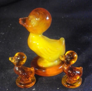 Debbie duck two ducklings Glowy Sunburst slag Boyd glass - Picture 1 of 4