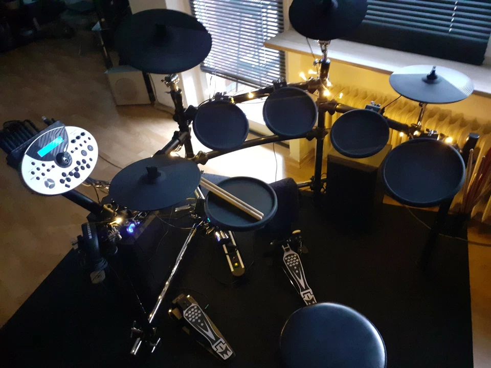 E schlagzeug MILENIUM MPS-600+2 lautschprecher + verschterker - Bild 1 von 4