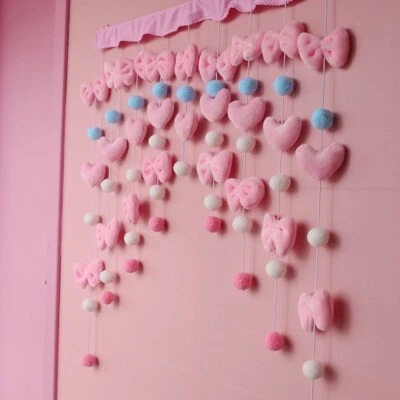 Guirnalda de cortina de puerta de felpa para niñas pajarita en forma de corazón bola de pompón decoración del hogar Foto 1 de 4