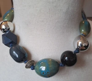 VINTAGE STATEMENT Ceramic/Wood Bead Blue/Silver Necklace Silver Tone RETRO. - Picture 1 of 13