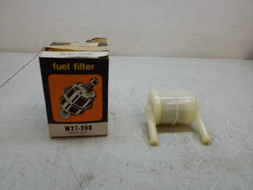 Filtro de combustible W27-208 Worldparts hecho en Japón W27-208 filtro de combustible Foto 1 de 4