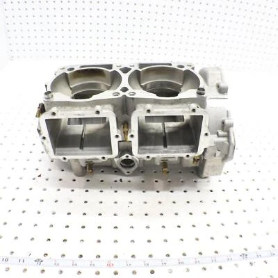 2012 POLARIS SWITCHBACK 800 CRANKCASE 发动机外壳 摩托车曲柄盒 2204342 状况良好! — 第 1/4 张图片