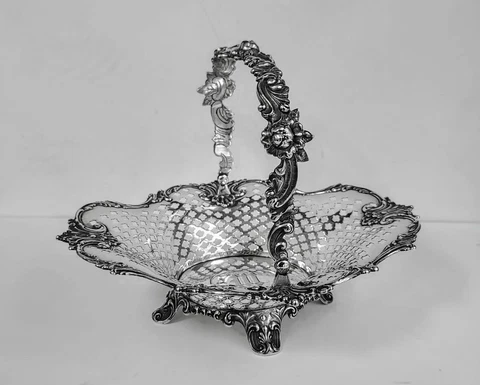 FABULOUS 1905 TIFFANY & CO MAKER ORNATE STERLING SWING HANDLE RETICULATED BASKET Cover