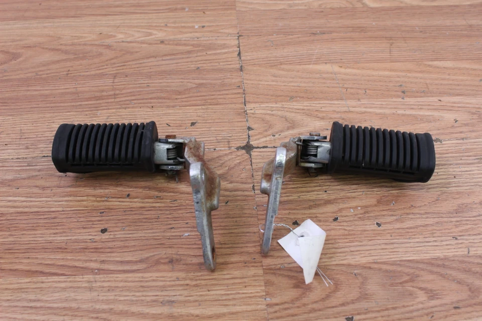 Suzuki GS450L 1983 estriberas delanteras izquierda y derecha con soportes - par Foto 1 de 4