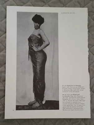 Foto de modelo no estúdio do artista impressão Alphonse Mucha - Imagem 1 de 2
