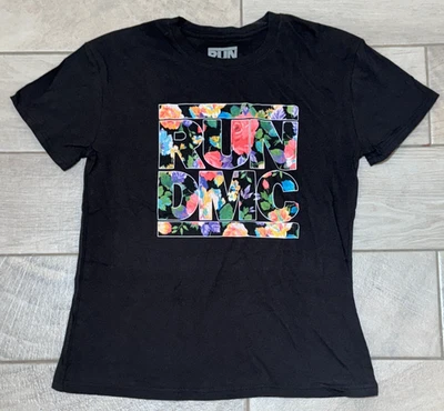 Camiseta para mujer RUN DMC negra floral manga corta gráfica talla M usada Foto 1 de 4