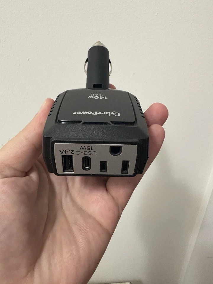Cyber Power 140W INVERSOR DE POTENCIA | 12V DC a 120V AC TOMA 15W USB-C 2.4A USB-A Foto 1 de 4