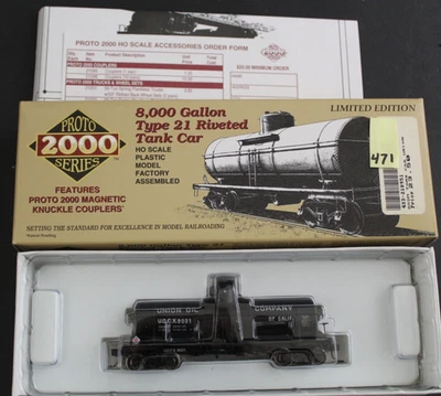 Proto 2000 Series 8,000 Gallon Type 21 Riveted Tank Car Union Oil #8031 (471) - Image 1 of 2