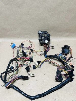 1981 Chevy El Camino Malibu Dash chicote de fios caixa de fusíveis com medidores de rali Tach fabricante de equipamento original - Imagem 1 de 4