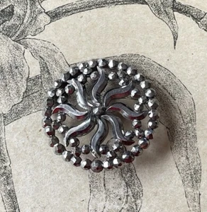 Superbe bouton ancien en acier facetté tourbillon Collection French Button - Picture 1 of 2