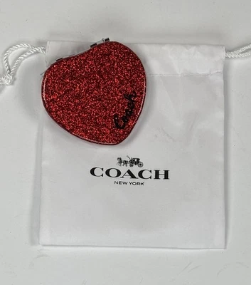 COACH 闪耀心形小巧镜面葡萄酒/红色带防尘袋全新带标签 — 第 1/4 张图片