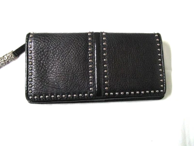 CARTERA NEGRA BRIGHTON USADA ADORNADA CON TACHUELAS Foto 1 de 4