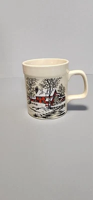 Taza Vintage Roja Negra Granero Rueda Agua Escena Hecha en Japón Foto 1 de 4