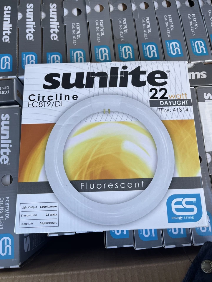 Sunlite Circline FC8T9/DL 22 Watt Light Bulb #41314 daylight 22 Watt 1,050Lum - Image 1 of 1
