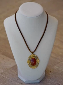VINTAGE JEWELRY Necklace Red Jasper Pendant On Leather Strap BEAUTIFUL! - Picture 1 of 4