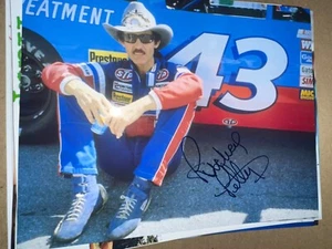 RICHARD PETTY b&w signed NASCAR THE KING 8x10 photo V - Foto 1 di 1