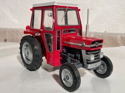 1/16 scale Universal hobbies 2697 Massey Ferguson 135 QD cab tractor tracteur - Image 1 of 4